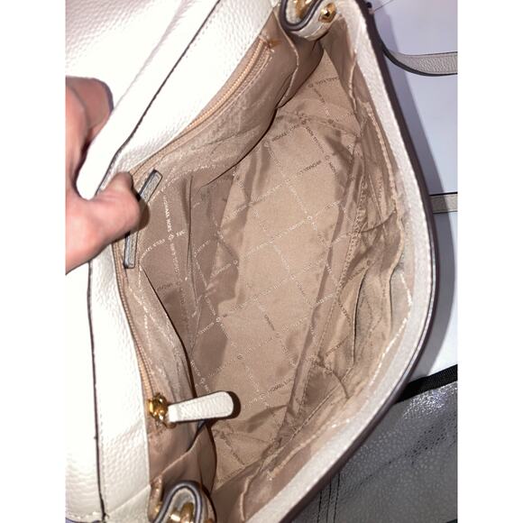 MICHAEL KORS, MEDIUM IVORY PEBBLED LEATHER CROSSBODY BAG - Picture 13 of 16